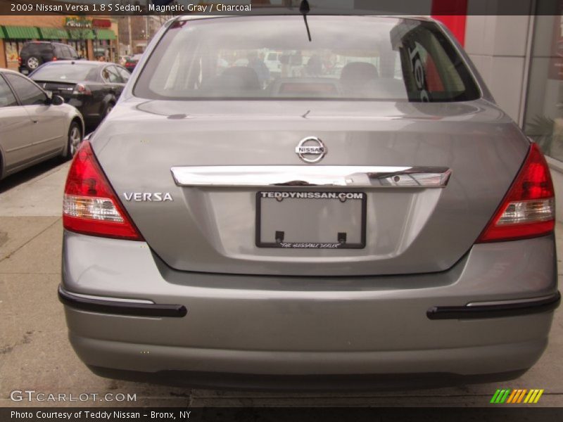 Magnetic Gray / Charcoal 2009 Nissan Versa 1.8 S Sedan