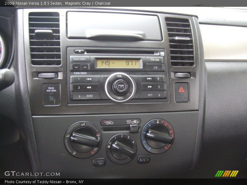 Magnetic Gray / Charcoal 2009 Nissan Versa 1.8 S Sedan