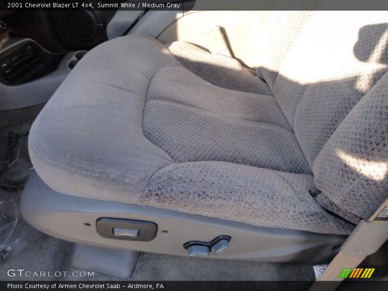 Summit White / Medium Gray 2001 Chevrolet Blazer LT 4x4