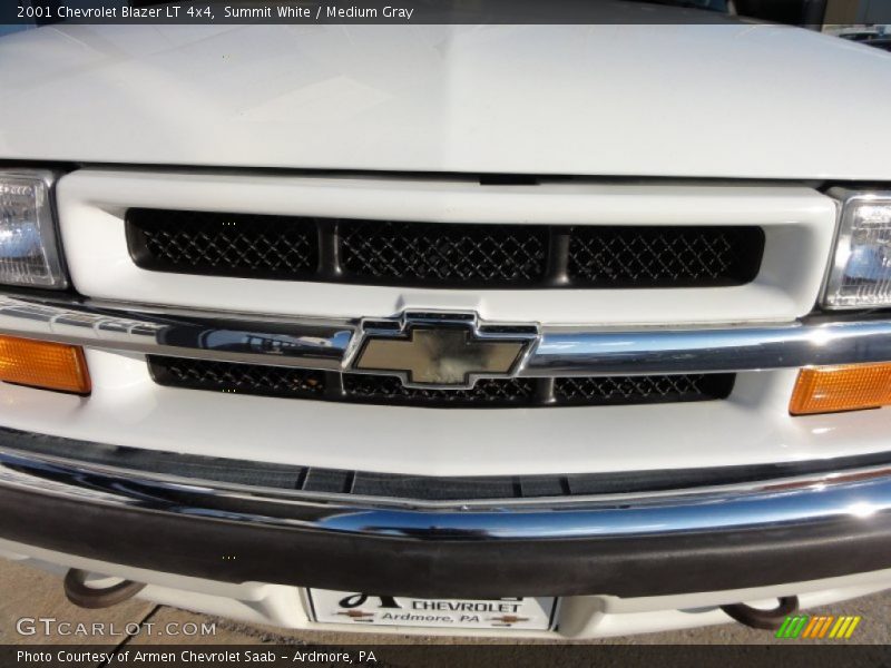 Summit White / Medium Gray 2001 Chevrolet Blazer LT 4x4
