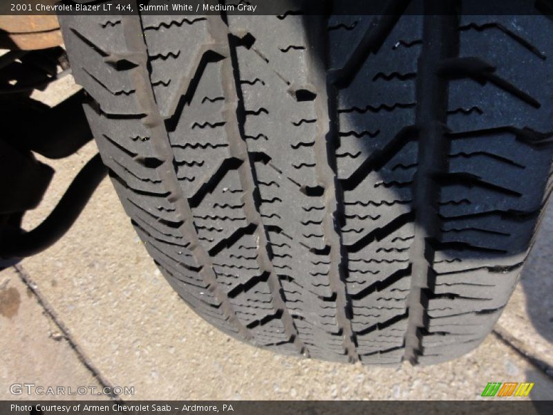 Summit White / Medium Gray 2001 Chevrolet Blazer LT 4x4