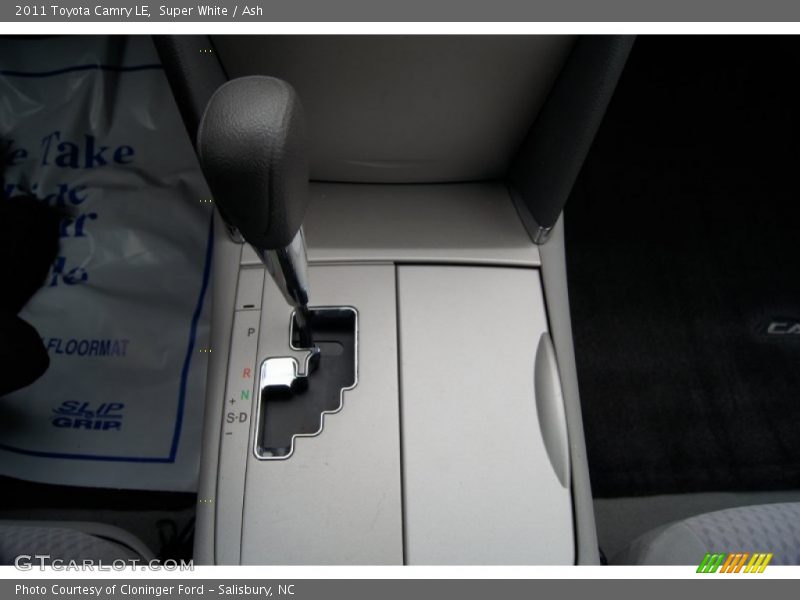 Super White / Ash 2011 Toyota Camry LE