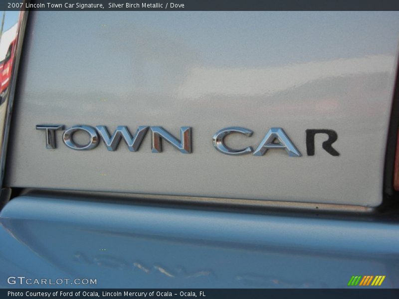  2007 Town Car Signature Logo