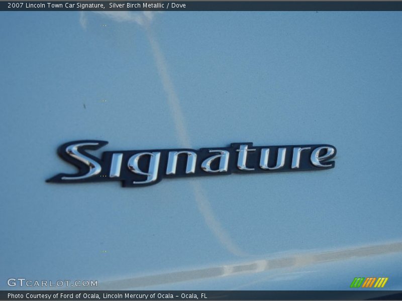  2007 Town Car Signature Logo