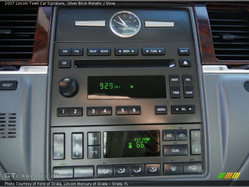 Silver Birch Metallic / Dove 2007 Lincoln Town Car Signature
