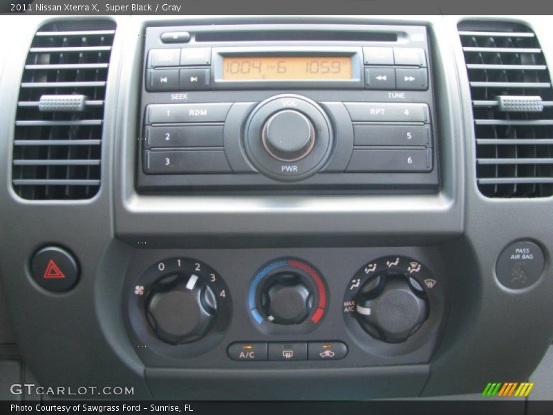 Super Black / Gray 2011 Nissan Xterra X