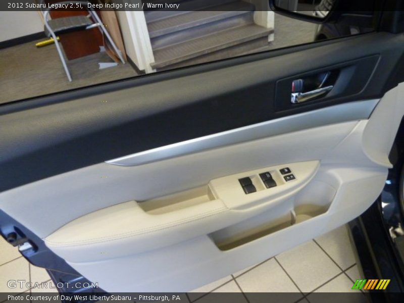 Deep Indigo Pearl / Warm Ivory 2012 Subaru Legacy 2.5i