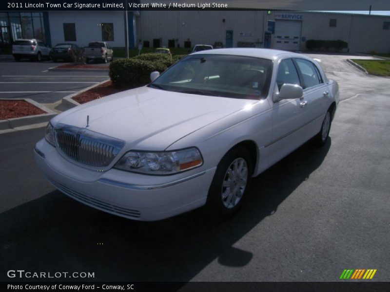 Vibrant White / Medium Light Stone 2011 Lincoln Town Car Signature Limited