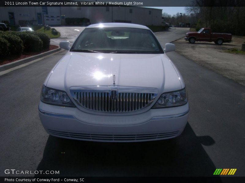 Vibrant White / Medium Light Stone 2011 Lincoln Town Car Signature Limited