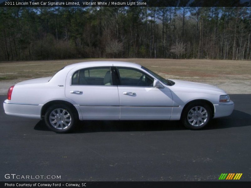 Vibrant White / Medium Light Stone 2011 Lincoln Town Car Signature Limited