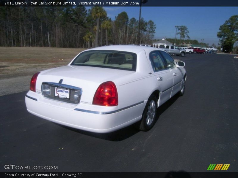 Vibrant White / Medium Light Stone 2011 Lincoln Town Car Signature Limited