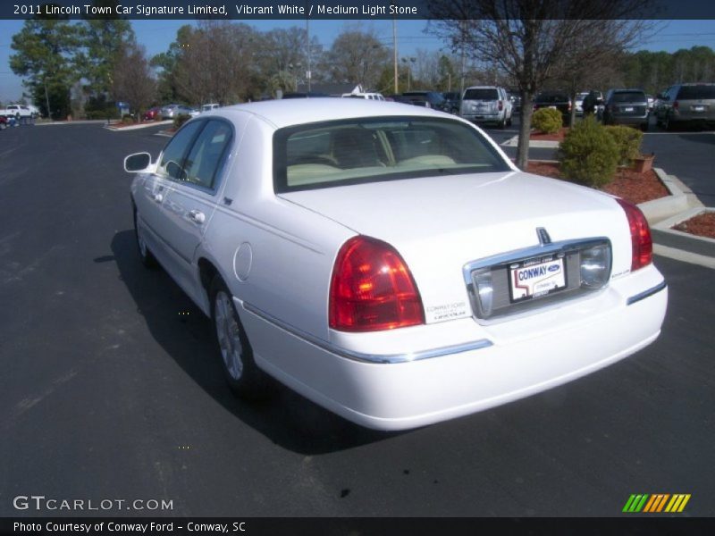 Vibrant White / Medium Light Stone 2011 Lincoln Town Car Signature Limited