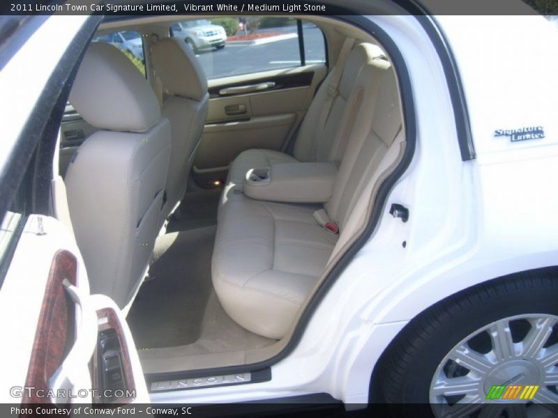 Vibrant White / Medium Light Stone 2011 Lincoln Town Car Signature Limited