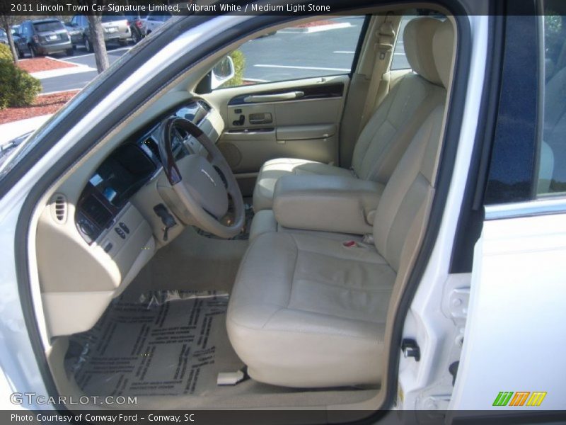 Vibrant White / Medium Light Stone 2011 Lincoln Town Car Signature Limited