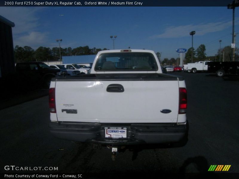 Oxford White / Medium Flint Grey 2003 Ford F250 Super Duty XL Regular Cab
