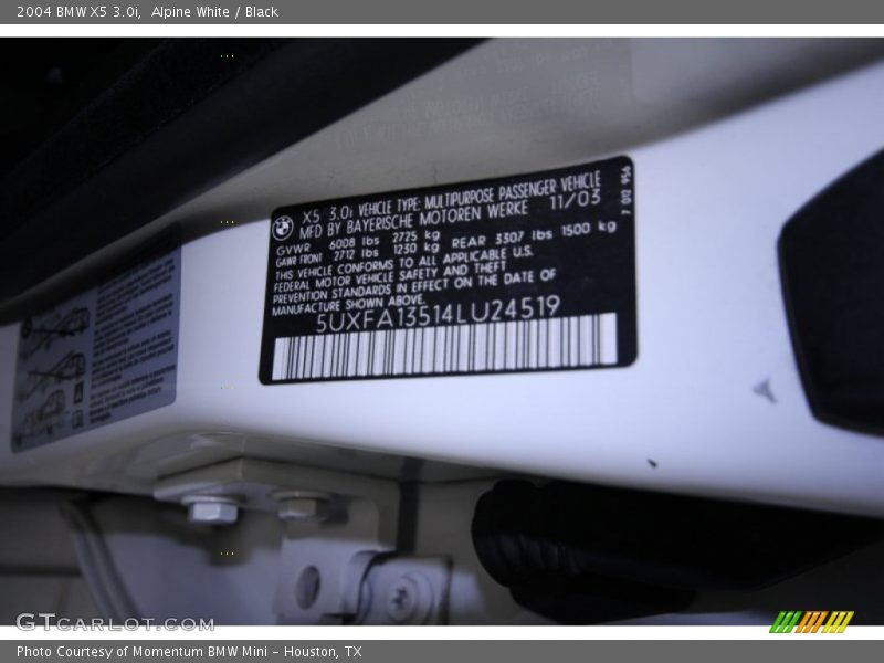 Alpine White / Black 2004 BMW X5 3.0i
