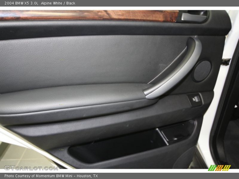 Alpine White / Black 2004 BMW X5 3.0i