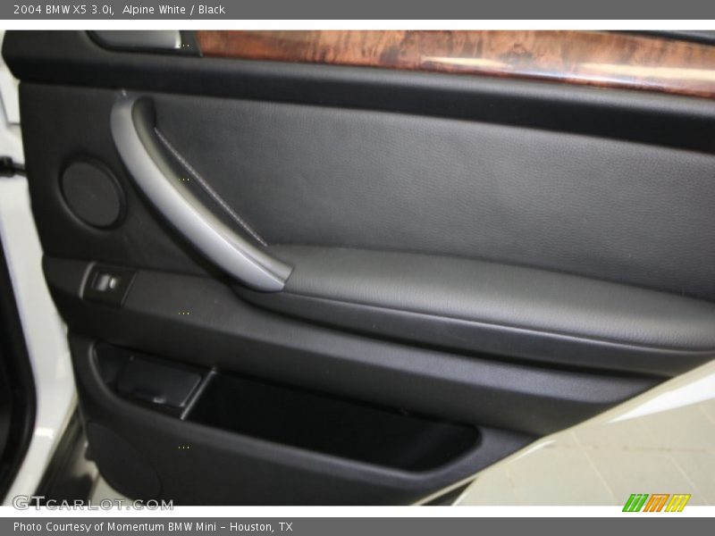 Alpine White / Black 2004 BMW X5 3.0i