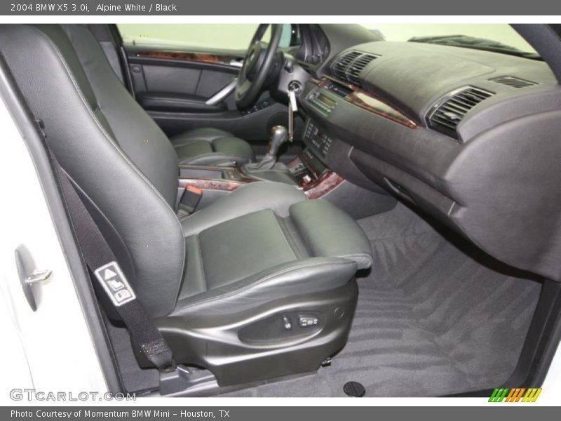Alpine White / Black 2004 BMW X5 3.0i
