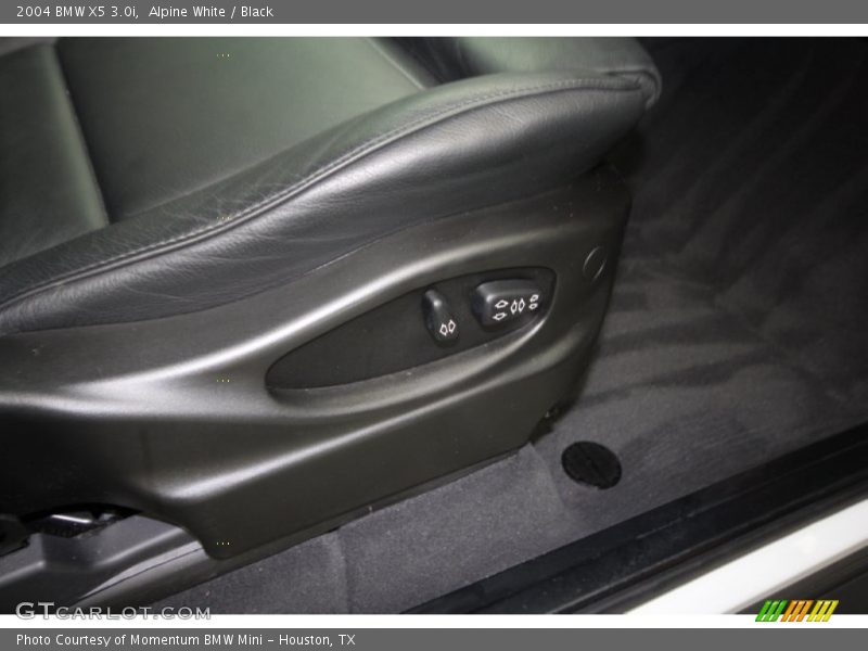 Alpine White / Black 2004 BMW X5 3.0i