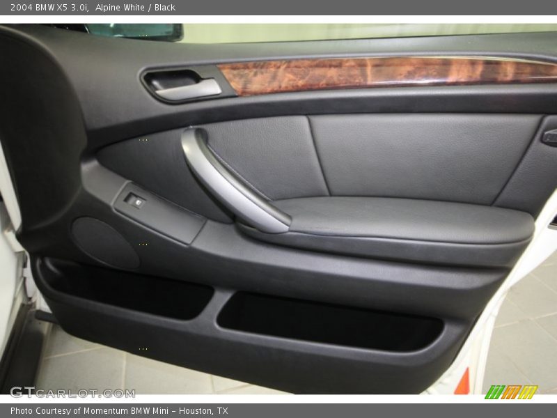 Alpine White / Black 2004 BMW X5 3.0i