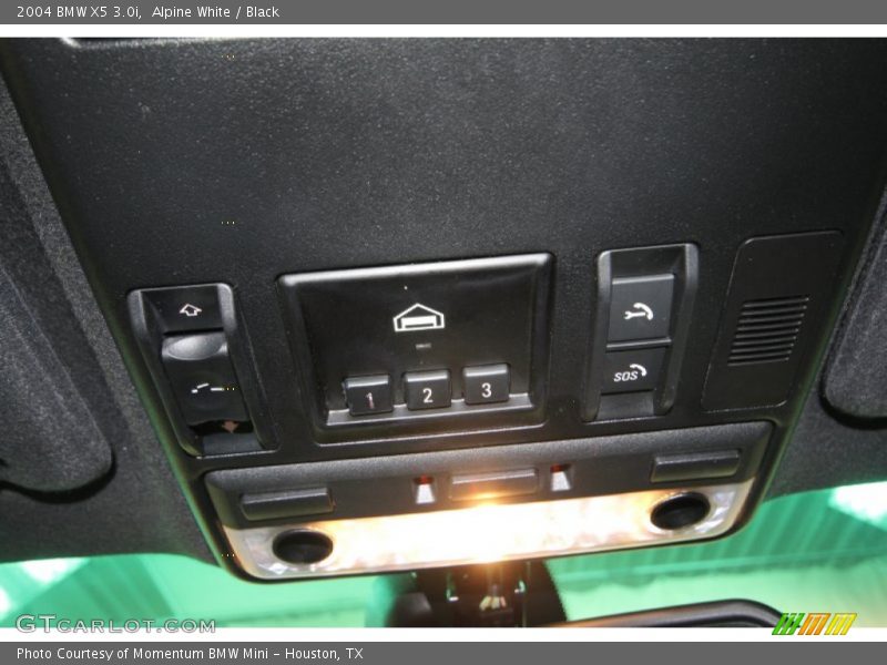 Alpine White / Black 2004 BMW X5 3.0i