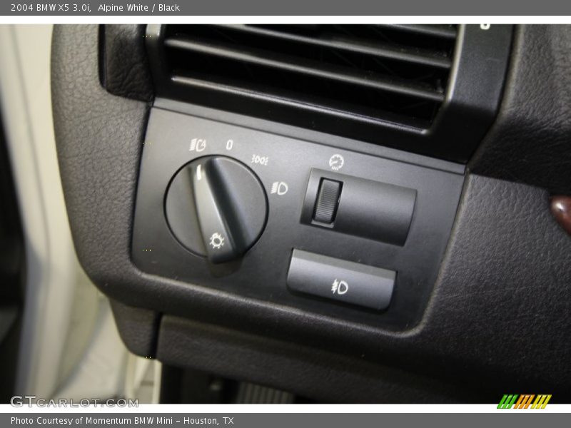Alpine White / Black 2004 BMW X5 3.0i