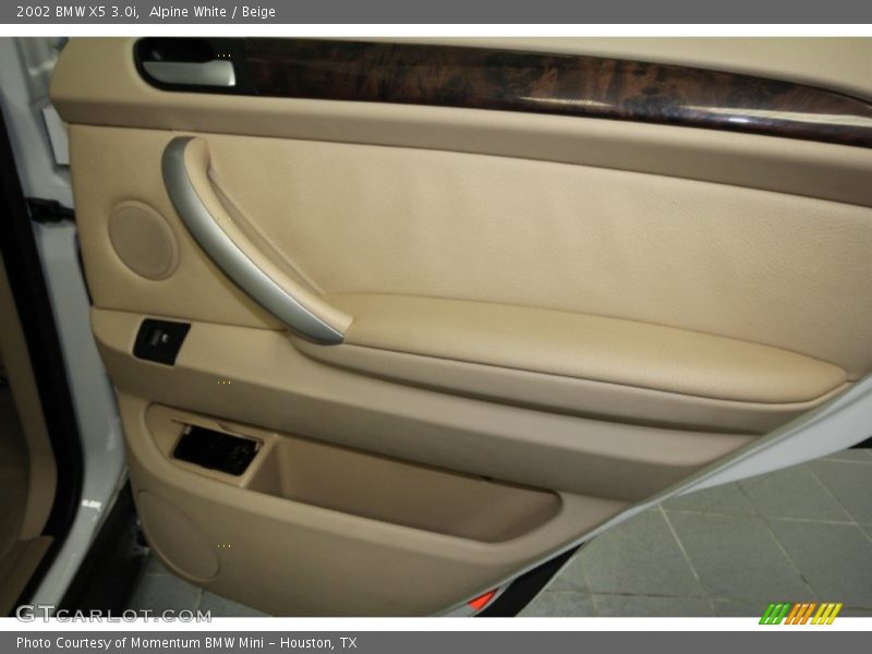 Alpine White / Beige 2002 BMW X5 3.0i