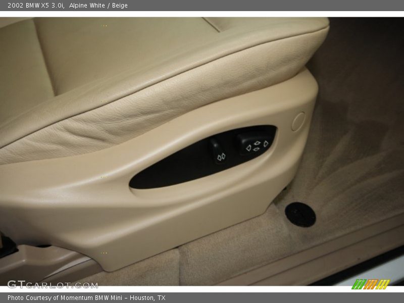 Alpine White / Beige 2002 BMW X5 3.0i
