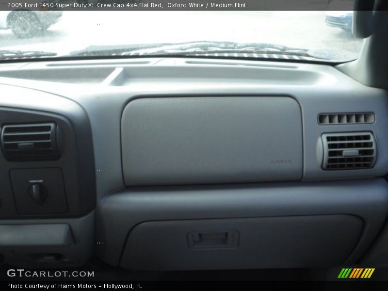 Oxford White / Medium Flint 2005 Ford F450 Super Duty XL Crew Cab 4x4 Flat Bed