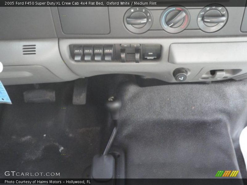 Oxford White / Medium Flint 2005 Ford F450 Super Duty XL Crew Cab 4x4 Flat Bed