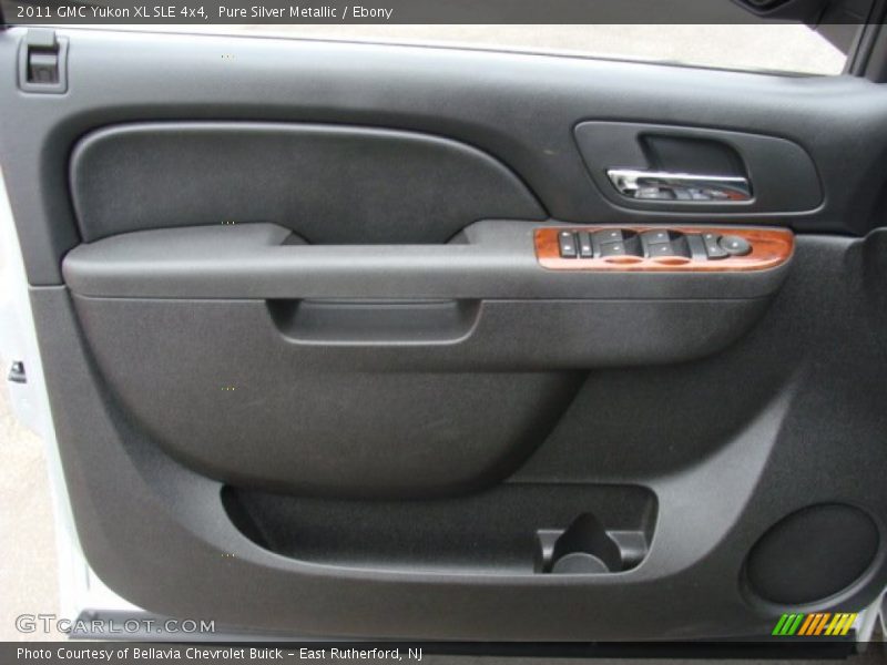 Pure Silver Metallic / Ebony 2011 GMC Yukon XL SLE 4x4
