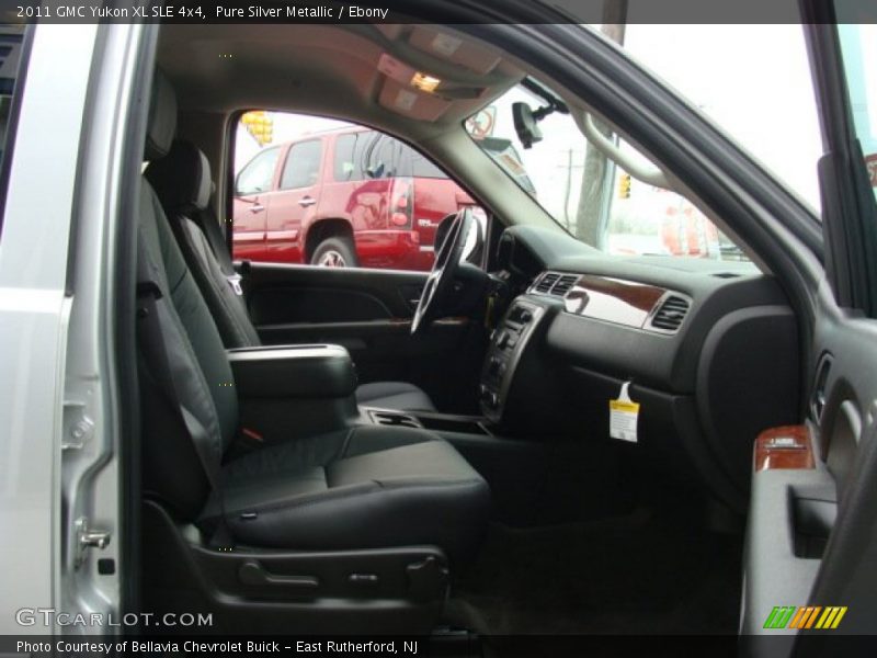 Pure Silver Metallic / Ebony 2011 GMC Yukon XL SLE 4x4