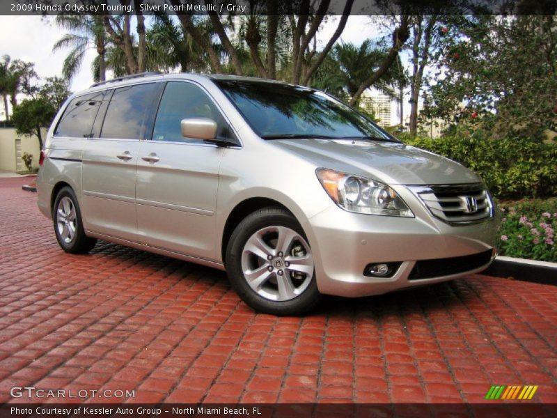 Silver Pearl Metallic / Gray 2009 Honda Odyssey Touring