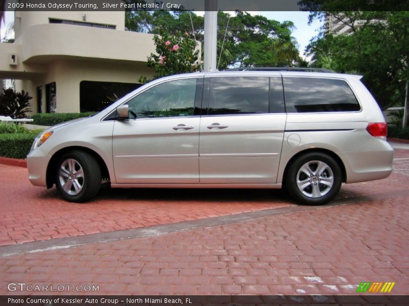 Silver Pearl Metallic / Gray 2009 Honda Odyssey Touring