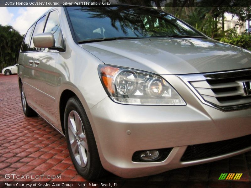 Silver Pearl Metallic / Gray 2009 Honda Odyssey Touring