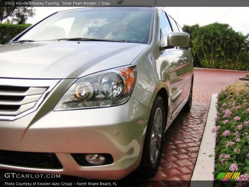 Silver Pearl Metallic / Gray 2009 Honda Odyssey Touring