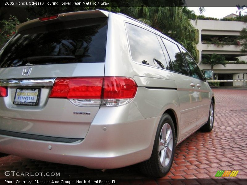 Silver Pearl Metallic / Gray 2009 Honda Odyssey Touring