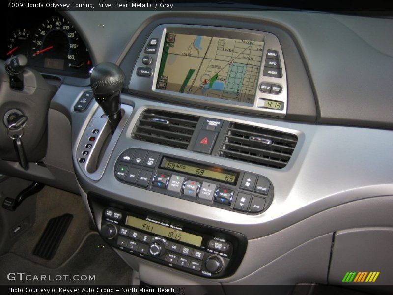 Silver Pearl Metallic / Gray 2009 Honda Odyssey Touring