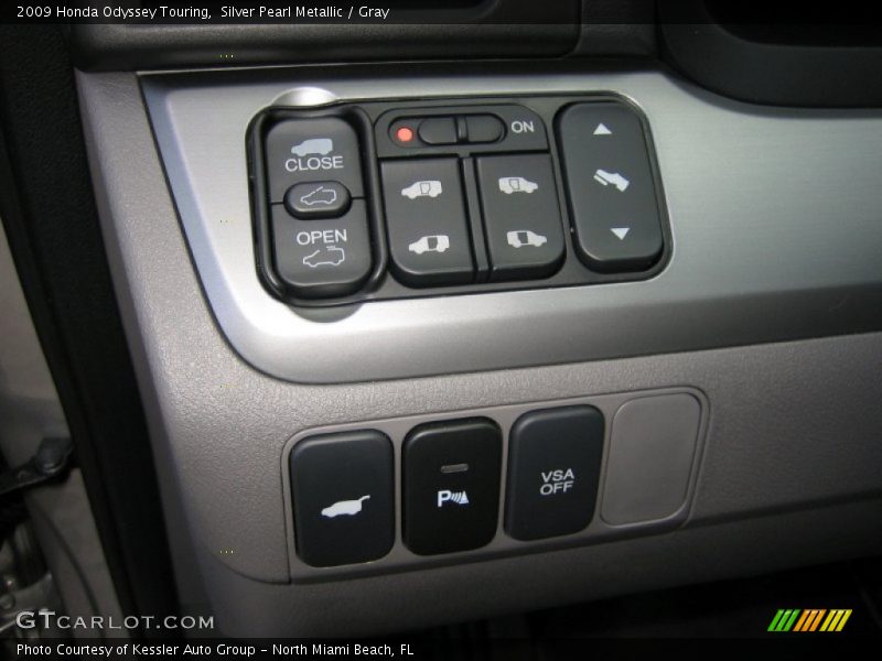 Silver Pearl Metallic / Gray 2009 Honda Odyssey Touring