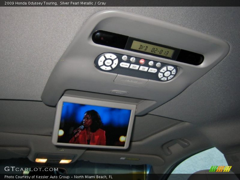Silver Pearl Metallic / Gray 2009 Honda Odyssey Touring