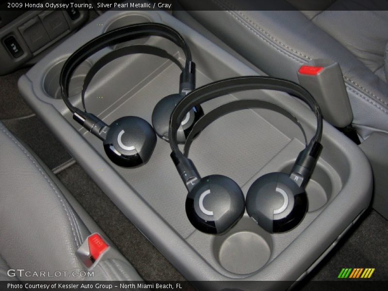 Silver Pearl Metallic / Gray 2009 Honda Odyssey Touring