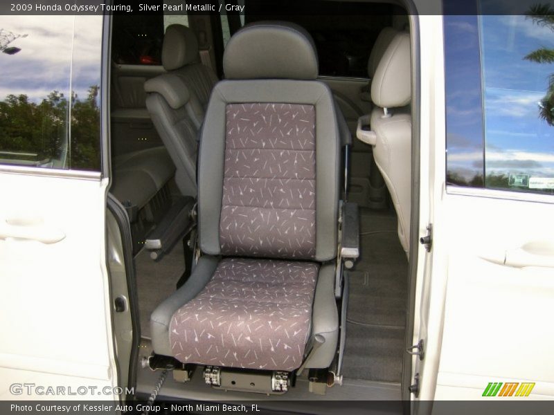 Silver Pearl Metallic / Gray 2009 Honda Odyssey Touring