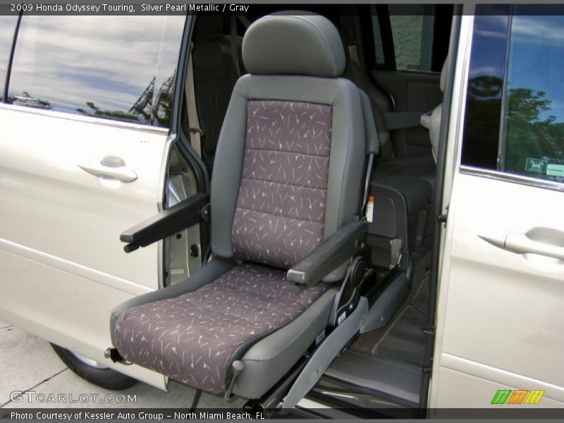 Silver Pearl Metallic / Gray 2009 Honda Odyssey Touring