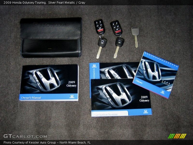 Silver Pearl Metallic / Gray 2009 Honda Odyssey Touring