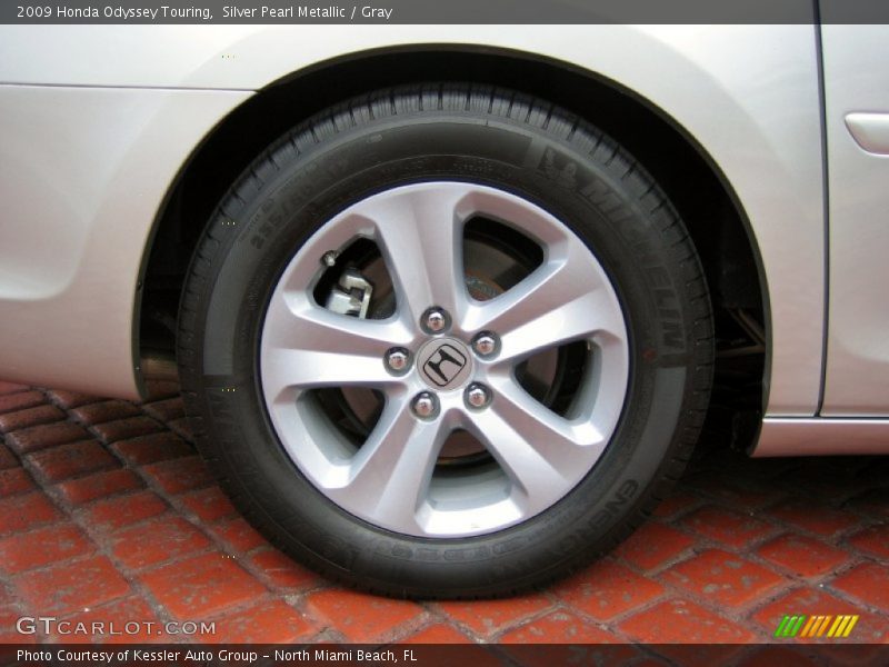 Silver Pearl Metallic / Gray 2009 Honda Odyssey Touring