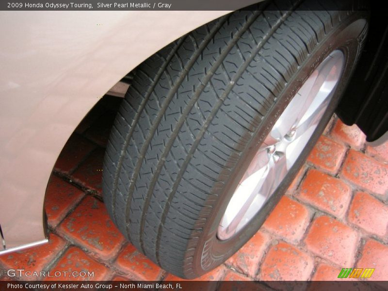 Silver Pearl Metallic / Gray 2009 Honda Odyssey Touring