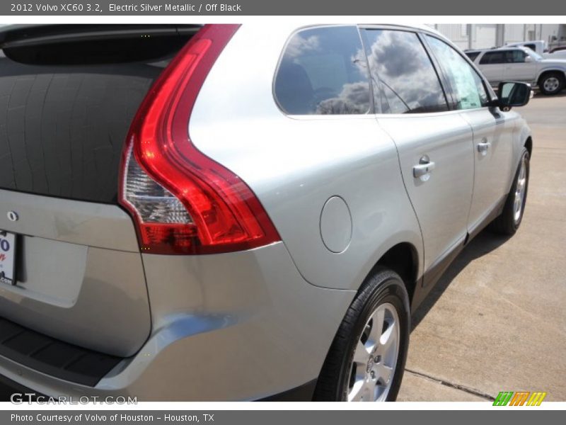Electric Silver Metallic / Off Black 2012 Volvo XC60 3.2