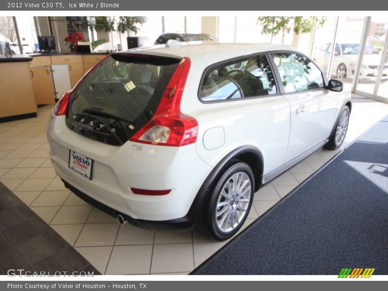 Ice White / Blonde 2012 Volvo C30 T5