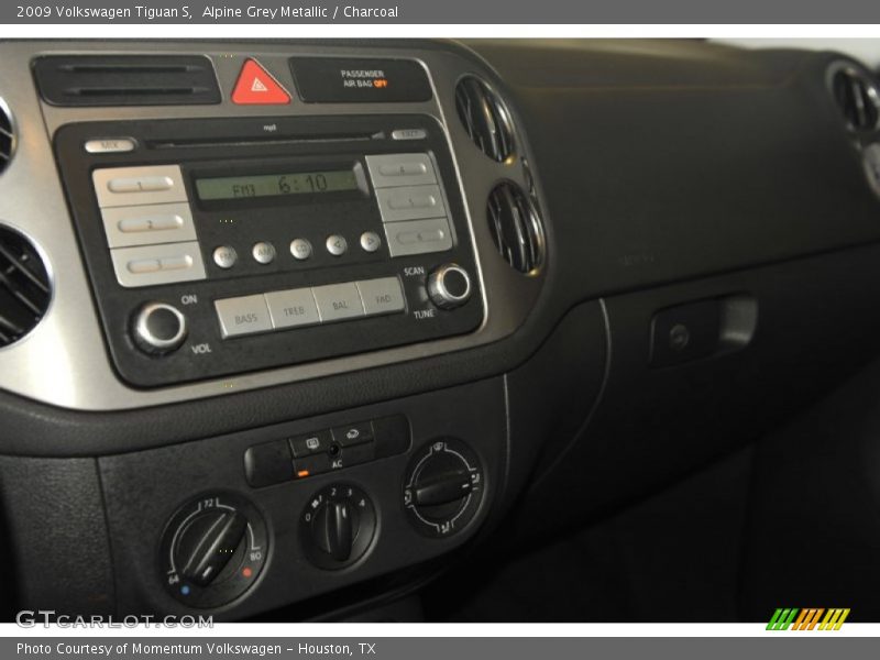 Alpine Grey Metallic / Charcoal 2009 Volkswagen Tiguan S